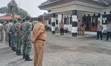 Kapolsek Pebayuran Pimpin Apel Gabungan Penertiban Alat Peraga Sementara (APS)