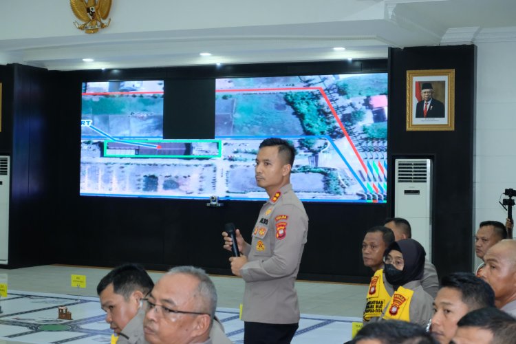 Polda Kalbar Laksanakan TFG (Tactical Floor Game) Dalam Rangka Pengamanan Tahapan Cabut Undi Nomor Urut dan Deklarasi Damai Pasangan Calon Gubernur dan Wakil Gubernur Kalbar Pilkada 2024 