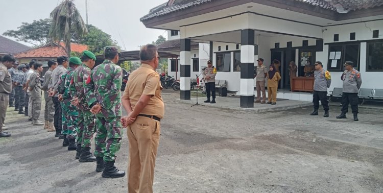 Kapolsek Pebayuran Pimpin Apel Gabungan Penertiban Alat Peraga Sementara (APS)