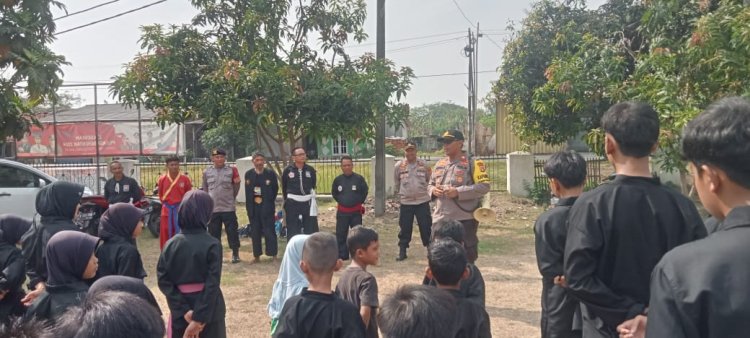 Kapolsek Pebayuran Berikan Pengarahan dan Pembinaan Kepada Peserta Latihan Perguruan Pencak Silat 