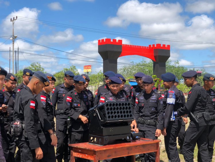 Latihan PHH Upaya Satbrimob Polda Bekali Personel Menghadapi Perkembangan Situasi Kamtibmas Pada Pemilukada Serentak 2024 Di Provinsi Kalbar 