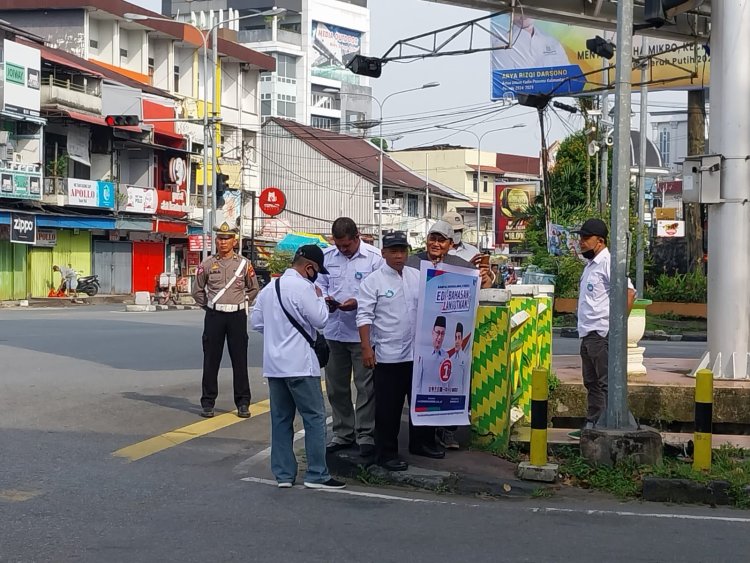 Satgas OMP Polresta Pontianak Amankan Kampanye Paslon Walikota dan Wakil Walikota Pontianak Nomor Urut 1 di Simpang Lampu Merah Jl.Gajah Mada Pontianak Selatan