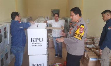 Pastikan Keamanan Logistik Jelang Tahapan Pemungutan Suara, Kapolres Sintang Cek Gudang Logistik