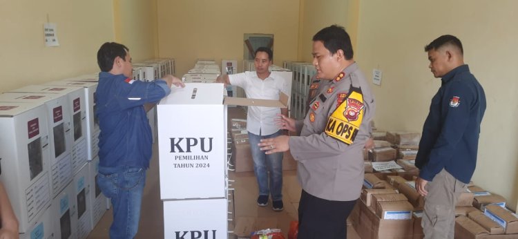 Pastikan Keamanan Logistik Jelang Tahapan Pemungutan Suara, Kapolres Sintang Cek Gudang Logistik