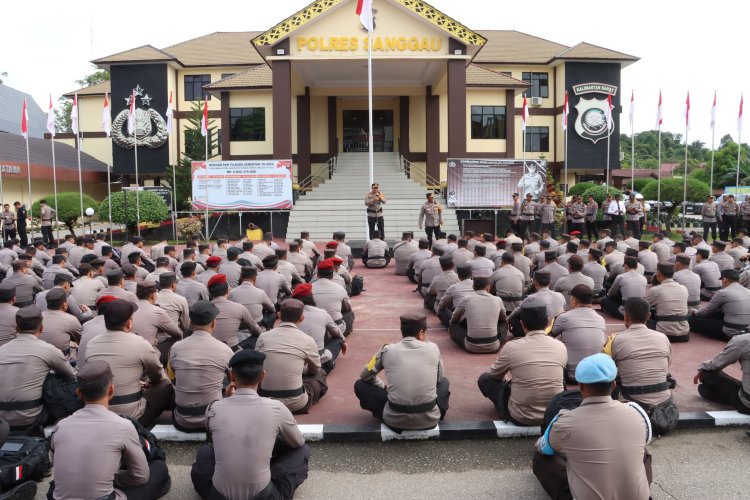 Apel Pergeseran Pasukan Pengamanan TPS Pilkada Serentak Tahun 2024 di Wilkum Polres Sanggau