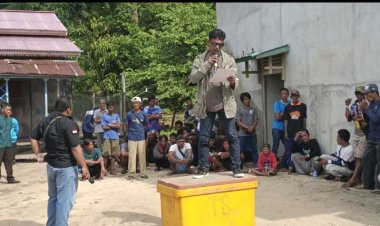 Kecewa atas kebijakan Kepala Desa Pelapis, Koalisi Masyarakat Pulau Pelapis Geruduk Ke kantor Desa Pelapis