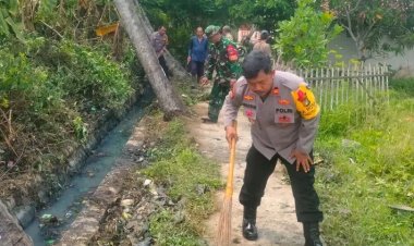 Perduli Lingkungan!!! Polsek Tambelang Bersama Warga Gelar Kegiatan Jum'at Bersih 