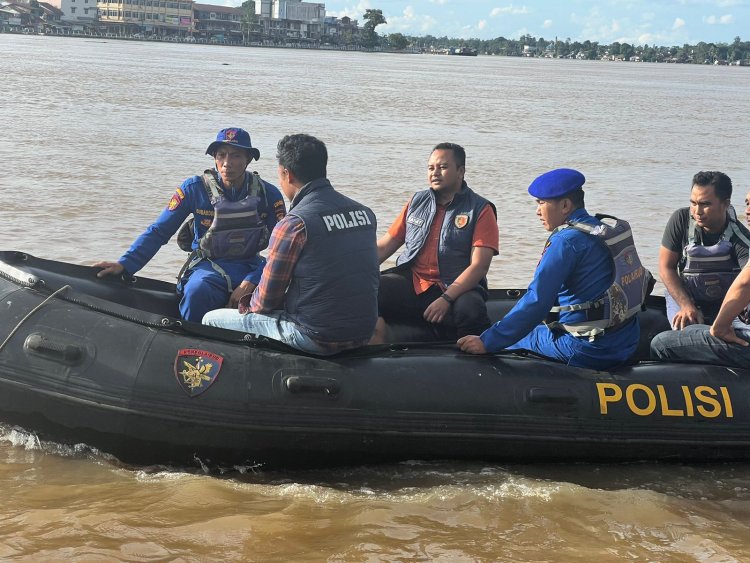 Antisipasi Tindak Kriminalitas, Polres Sintang Melaksanakan Patroli Gabungan di Wilayah Perairan Kab. Sintang