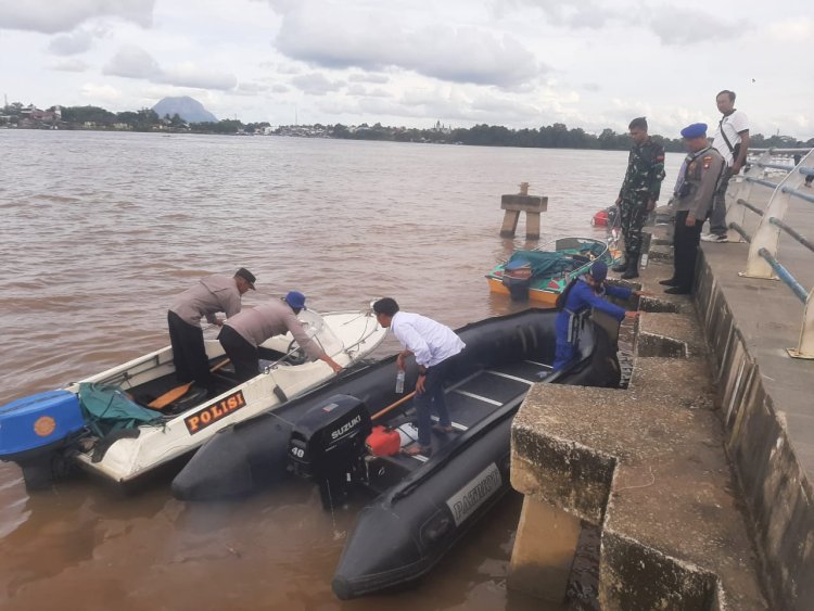 Momentum Nataru TNI Polri Sintang Gelar Patroli Perairan Pastikan Kelancaran Arus Lalu Lintas