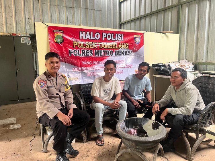 Bhabinkamtibmas Desa Sukatenang Melaksanakan Kunjungan Halo Polisi Dengan Warga