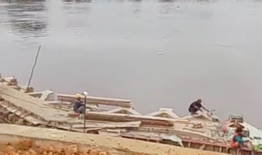 Kontraktor Diduga Abaikan K3 Pekerja Proyek Miliar Rupiah Tak Pakai Pelindung Ketua DPW PROJAMIN Kalbar Soroti Pembangunan Perkuatan Tebing Sungai Melawi