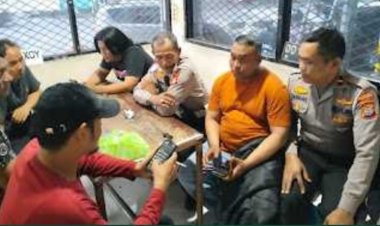 Seorang Yang Mengaku Wartawan Membuat Berita Hoax Membela Pelaku Pungli Demi Uang Receh