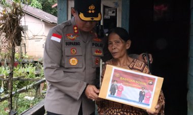 Kapolres Sanggau Salurkan Bantuan Sosial untuk Korban Banjir di Kecamatan Sekayam