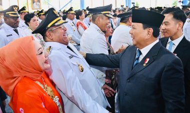 Momen Bersejarah Pelantikan Serentak Kepala Daerah Pertama Kali di Indonesia