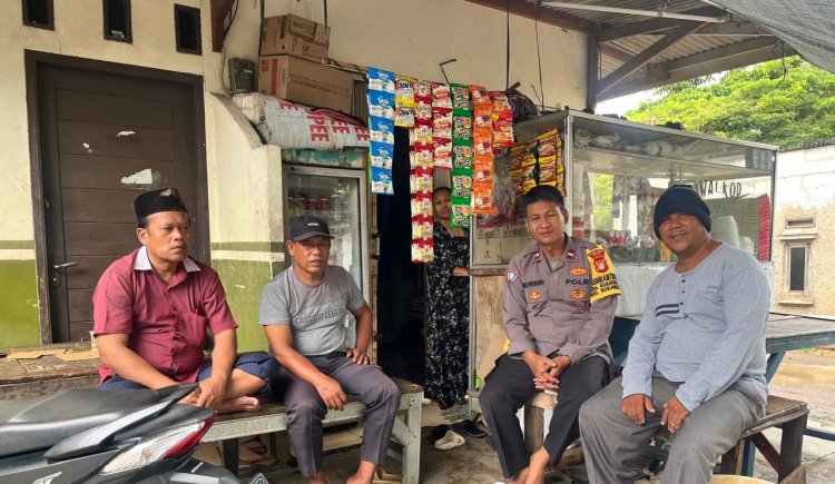 Bhabinkamtibmas Desa Sukatenang Melaksanakan Kunjungan ke Masyarakat