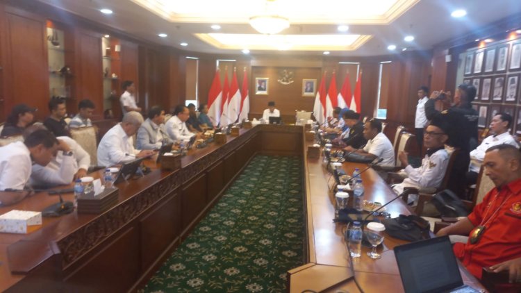 Ribuan Wartawan-LSM Klarifikasi Pernyataan Kontroversial Mendes PDT Yandri Susanto: Sinergi Pembangunan