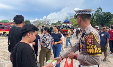 Polres Sekadau Berbagi Takjil di Rumah Betang Youth Center