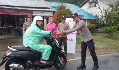 Ramadhan Berkah Polsek Menjalin Bagikan Takjil Kepada Masyarakat