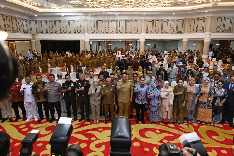 Hari Pertama Ngantor Gubernur Sumut Bobby Nasution Tekankan Tugas Pemerintah Melayani Masyarakat