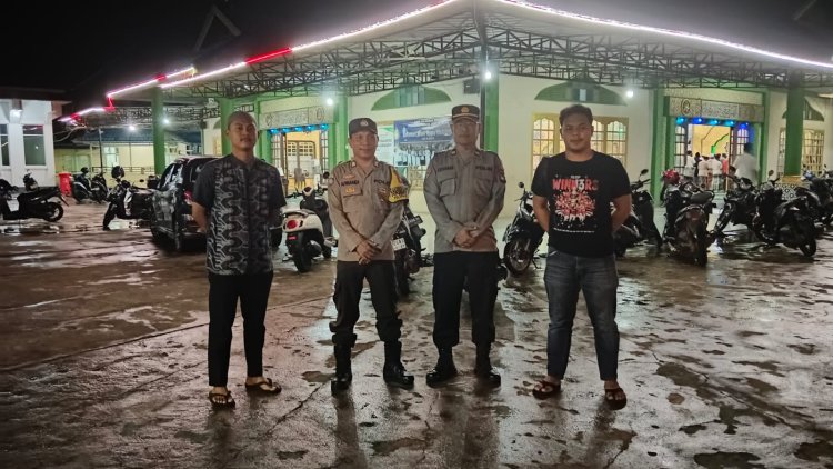 Personil Polres Ketapang Berikan Pengamanan Sholat Terawih di Seluruh Masjid di Kabupaten Ketapang