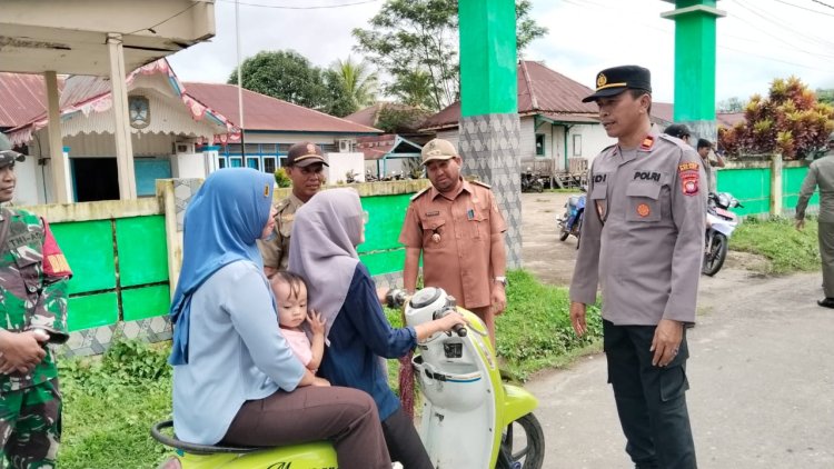 Patroli Bersama Polsek Koramil dan Kecamatan Tanah Pinoh untuk Mensosialisasikan Lalu Lintas Satu Arah di Pasar Kota Baru