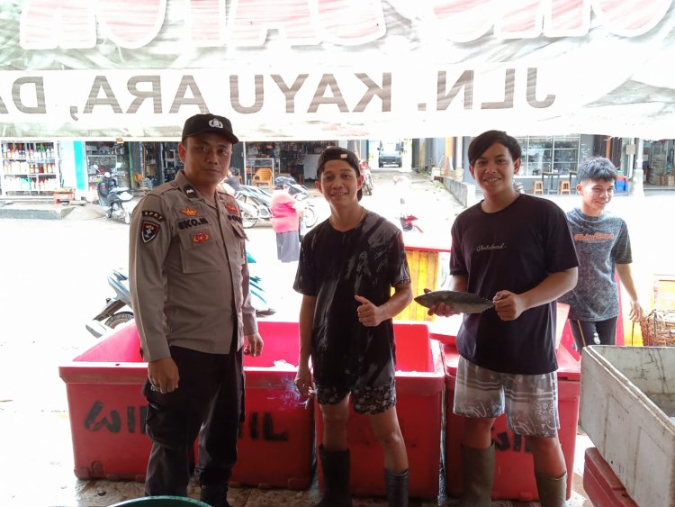 Patroli Siang Polsek Menyuke Memeri Imbauan Kamtibmas Kepada Warga