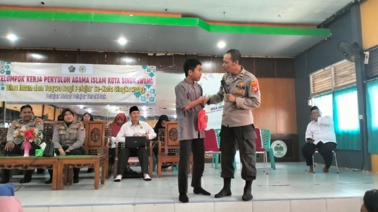 Membangun Generasi Berakhlak: Polres Singkawang Beri Penyuluhan dalam Kegiatan Bina Iman dan Taqwa