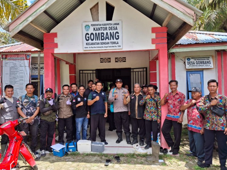 Polsek Sengah Temila dan petugas DKP3 Landak Vaksinasi Rabies Hewan Peliharaan Warga