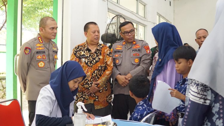 Kapolres Metro Bekasi Gelar Bakti Sosial dan Kesehatan di SLB Negeri Bekasi Dalam Rangka HUT Bhayangkara ke-79