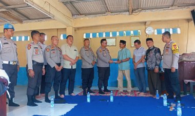 Ajak Anggota Untuk Bantu Pembangunan Masjid,Kapolsek Serang Baru Menyerahkan Hasil Bantuan Kepada Panitia Pembangunan Masjid Nurul Janah.