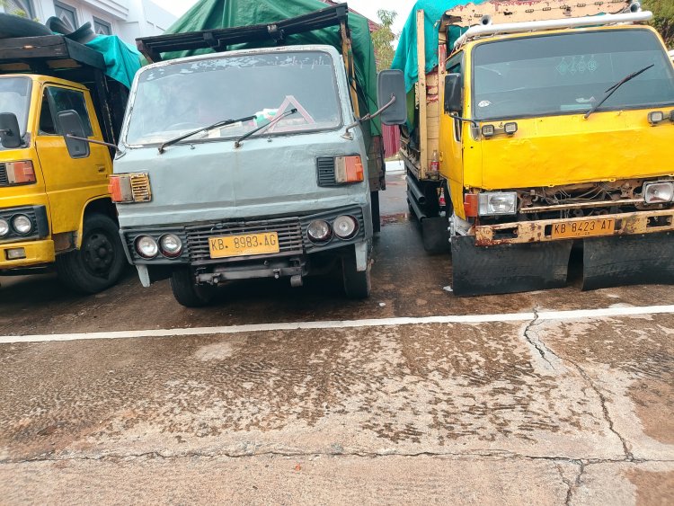 Truk Bermuatan Pupuk Misterius Diamankan di Pontianak, Sopir Terancam Nasib, Pemilik Barang Masih Misterius